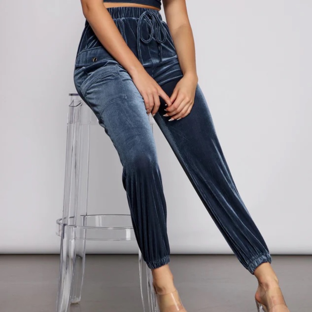 So Luxe High Rise Velvet Joggers size medium